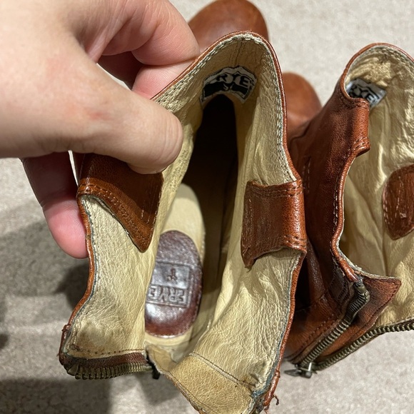 Frye Carson Wedge Cognac Leather Ankle Bootie Size 8.5 - Picture 6 of 9